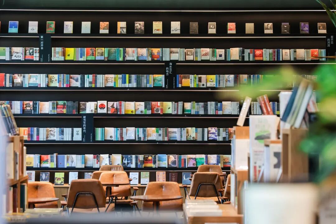 Bookshelves and reading seats at Xanadu Why Space