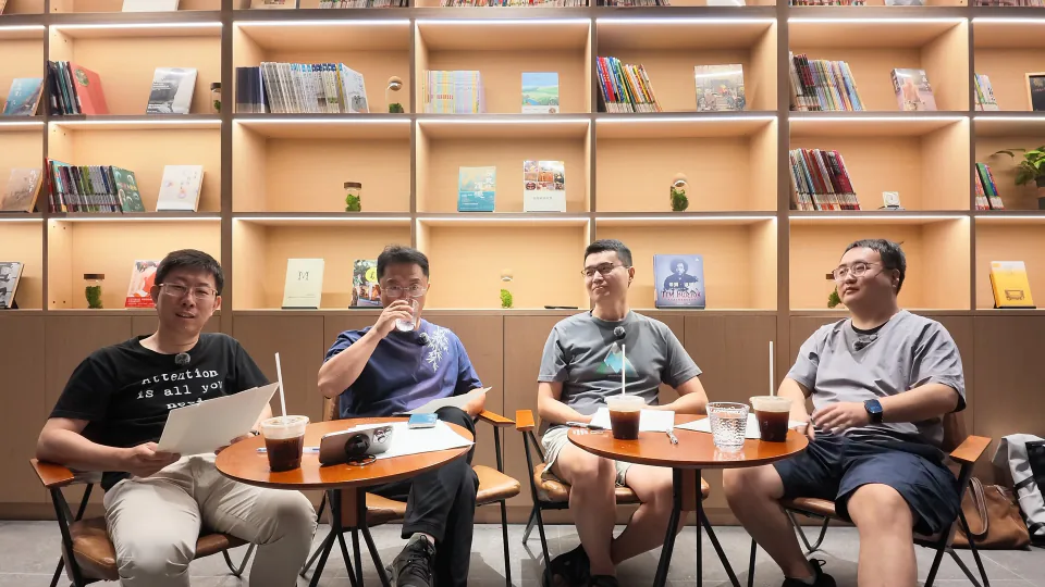 Next Token Weekly 四位联合主理人的圆桌录制现场